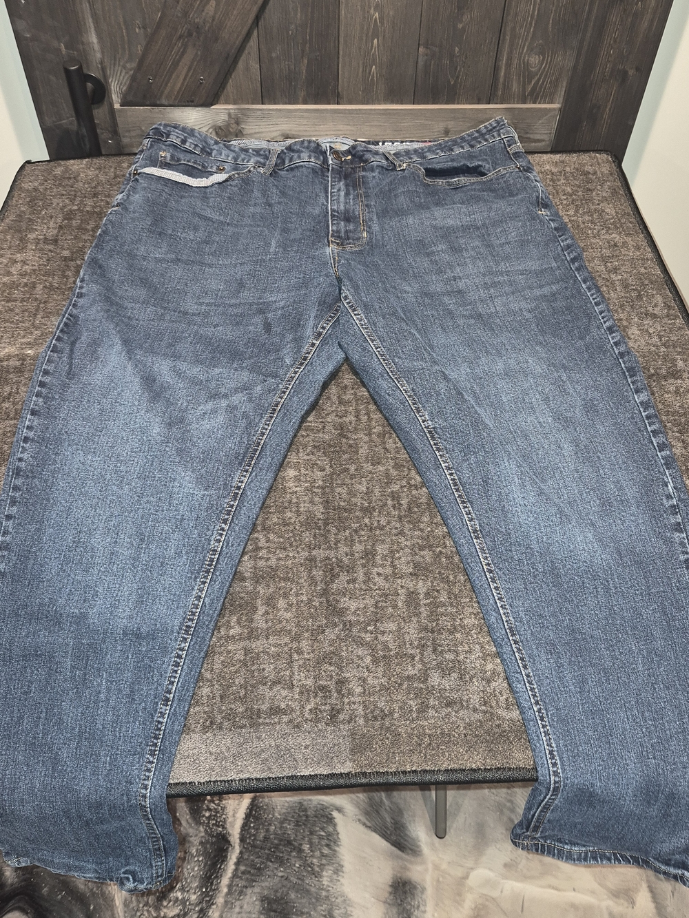 Izod Relaxed Fit Men's Jeans in Blue Denim 46x30